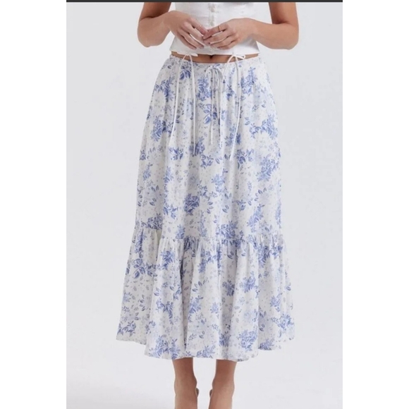 House of CB Dresses & Skirts - House of cb Aitana blue print midi skirt